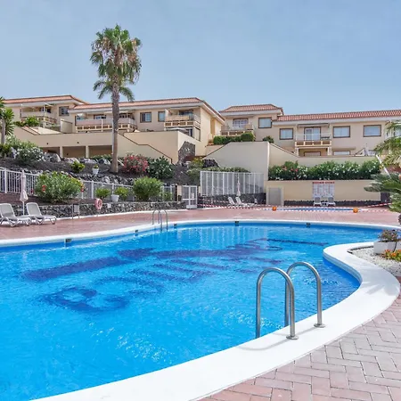 Lovely With Pool In Apartment *
